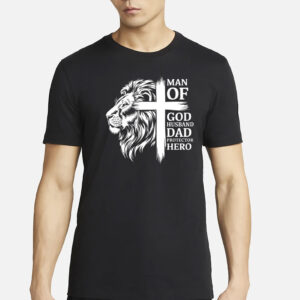 Man Of God Husband Daddy Protector Hero Dad Lion Jesus Cross T-Shirt